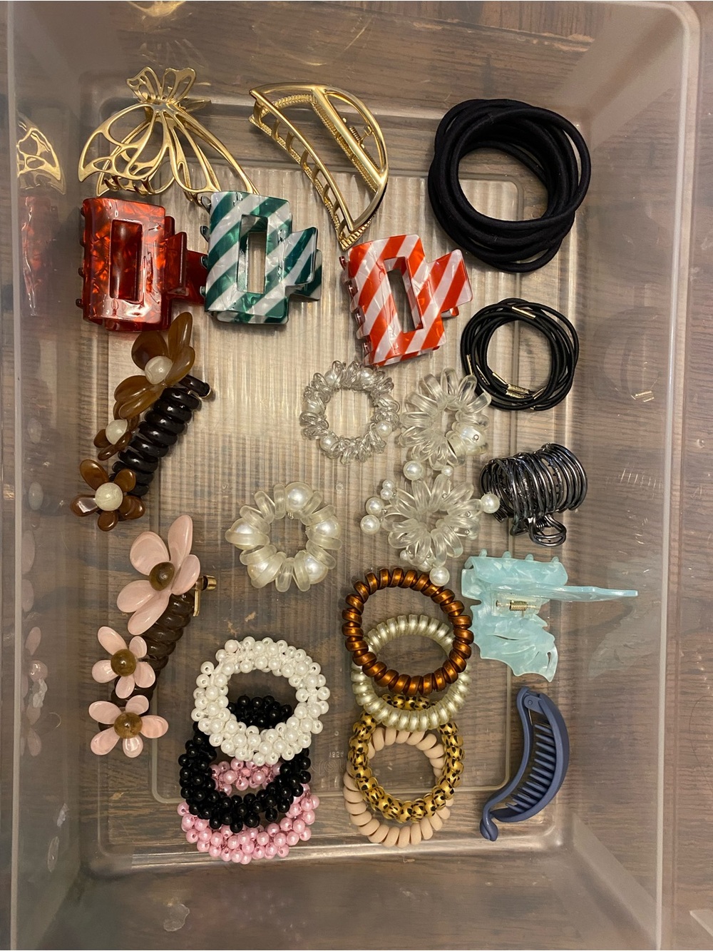 Lot of 112 hair accessories- some vintage, most NWOT
